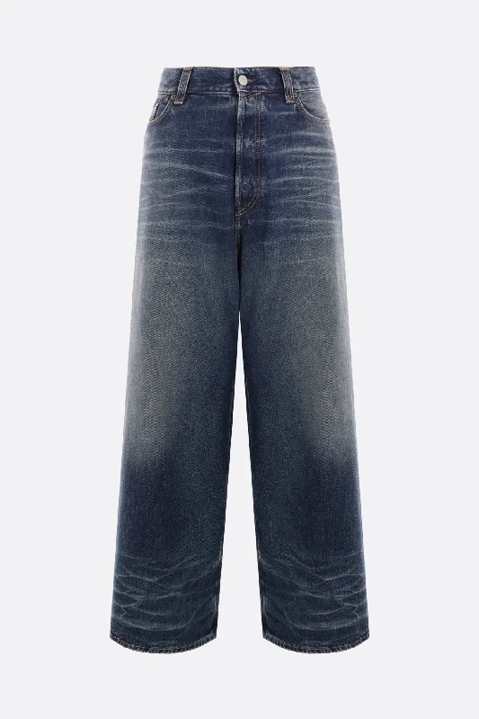 oversize denim jeans